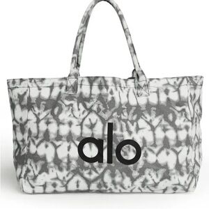 Alo Tie-Dye Canvas Tote Bag in Gray and White